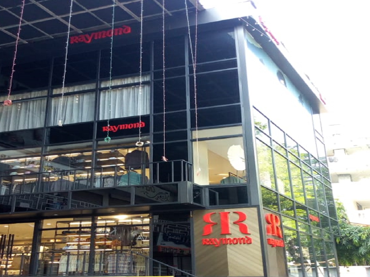 Raymond Retail Showroom, Surat EssAct Project Management LLP